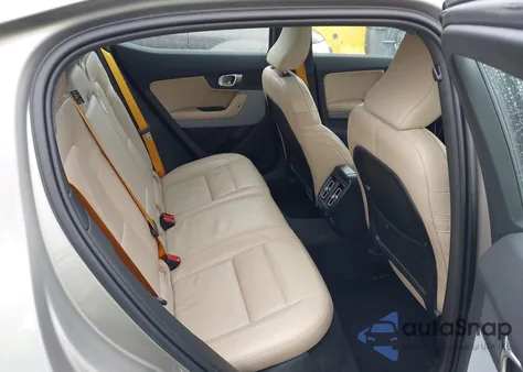 2022 Polestar 2 Long Range Dual Motor z USA, uszkodzony, nr VIN LPSED3KA4NL059942